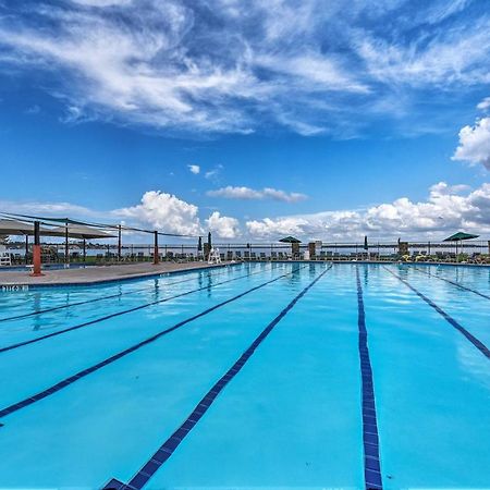Idyllic Montgomery Condo With Pool And Lake View! Bagian luar foto