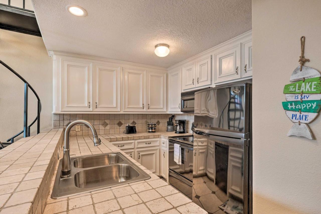 Idyllic Montgomery Condo With Pool And Lake View! Bagian luar foto