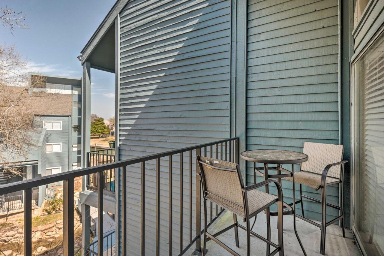 Idyllic Montgomery Condo With Pool And Lake View! Bagian luar foto