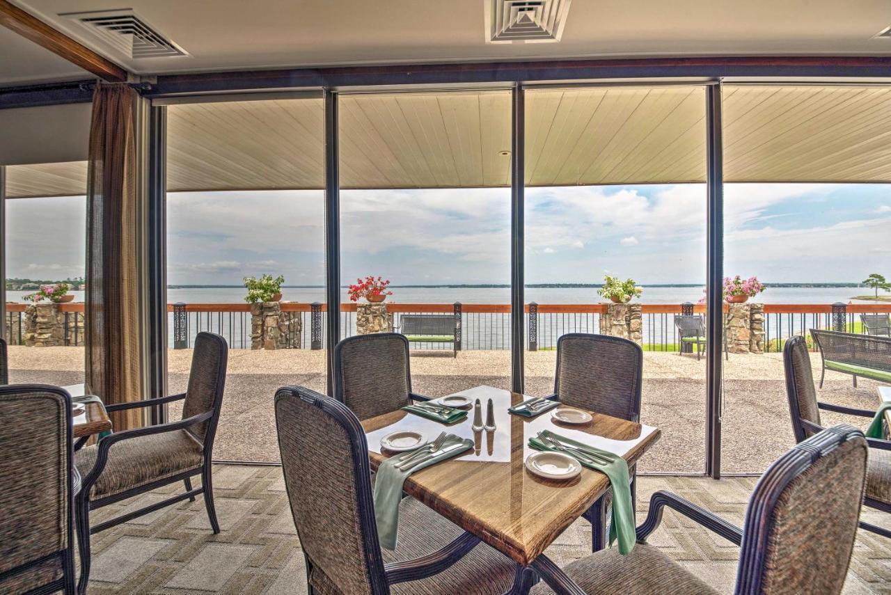 Idyllic Montgomery Condo With Pool And Lake View! Bagian luar foto
