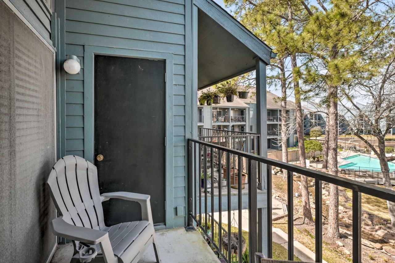 Idyllic Montgomery Condo With Pool And Lake View! Bagian luar foto