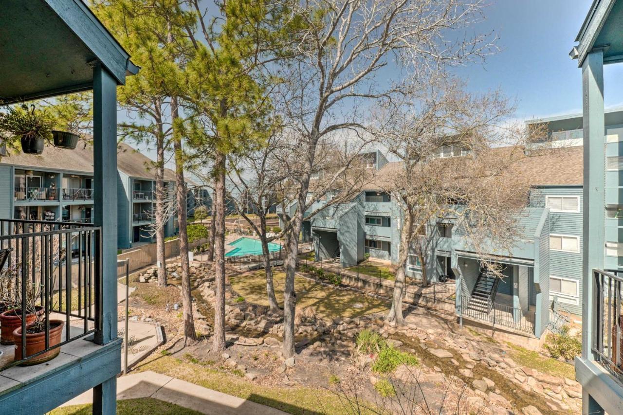 Idyllic Montgomery Condo With Pool And Lake View! Bagian luar foto