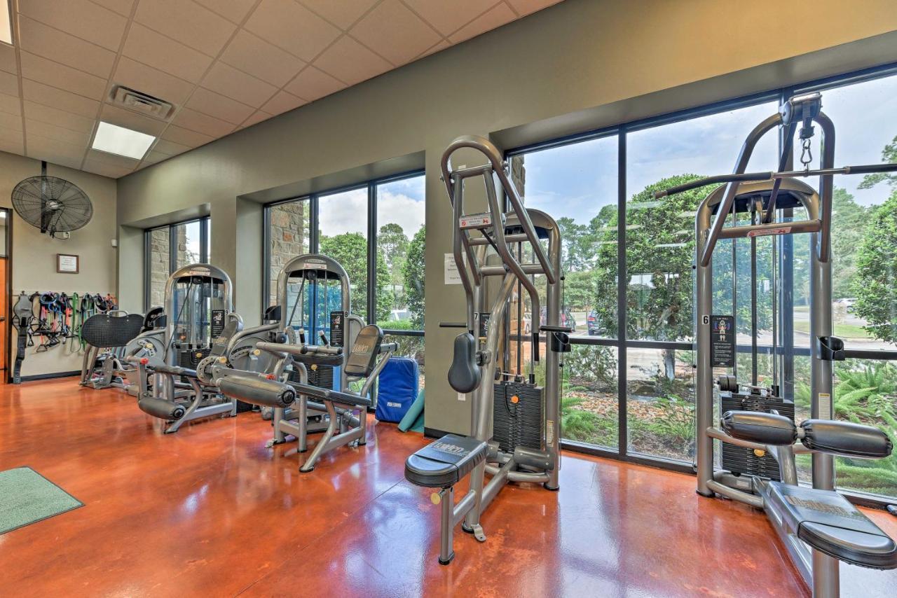 Idyllic Montgomery Condo With Pool And Lake View! Bagian luar foto