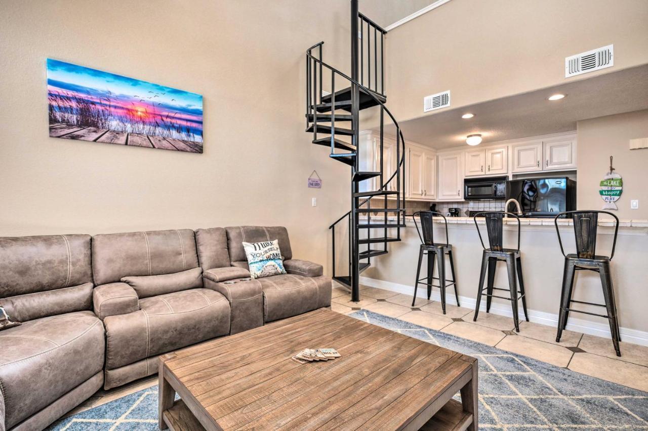 Idyllic Montgomery Condo With Pool And Lake View! Bagian luar foto