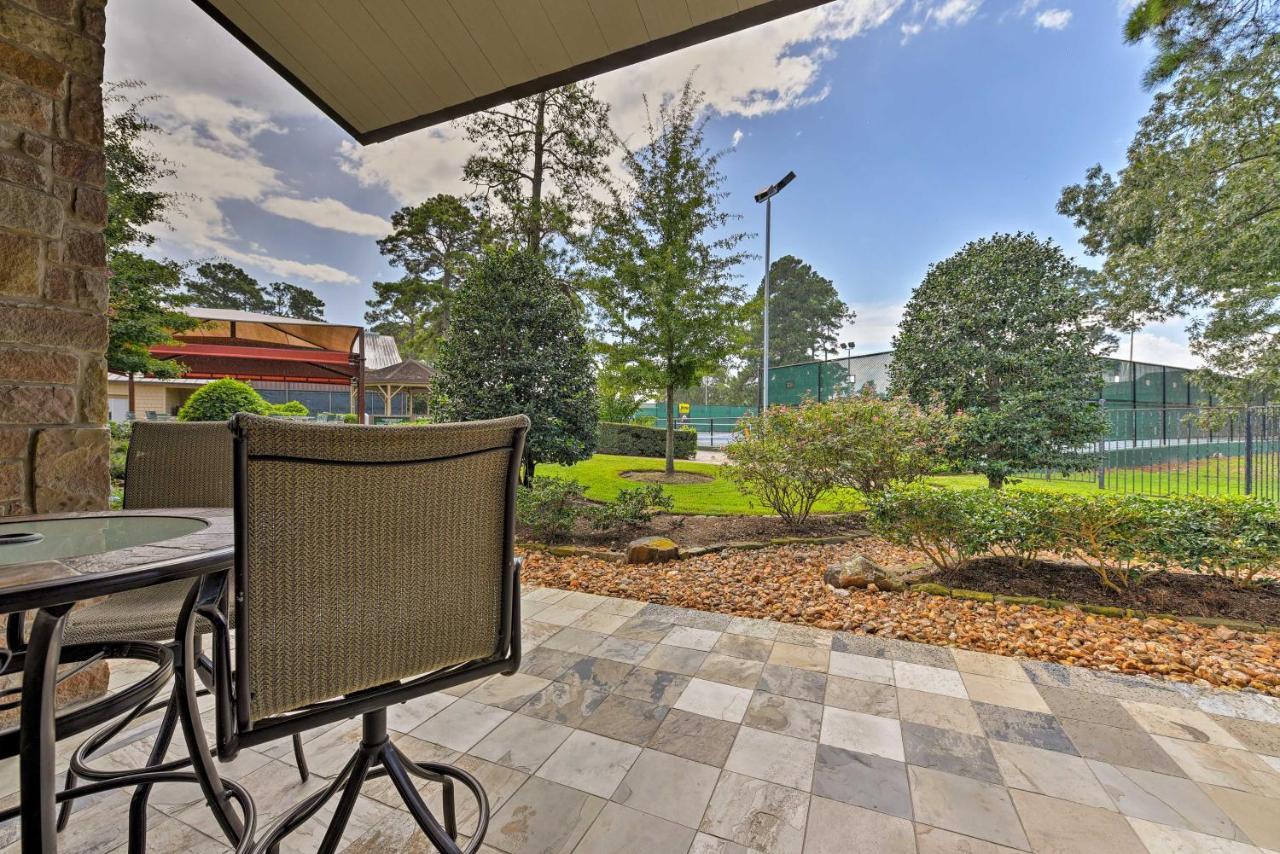 Idyllic Montgomery Condo With Pool And Lake View! Bagian luar foto