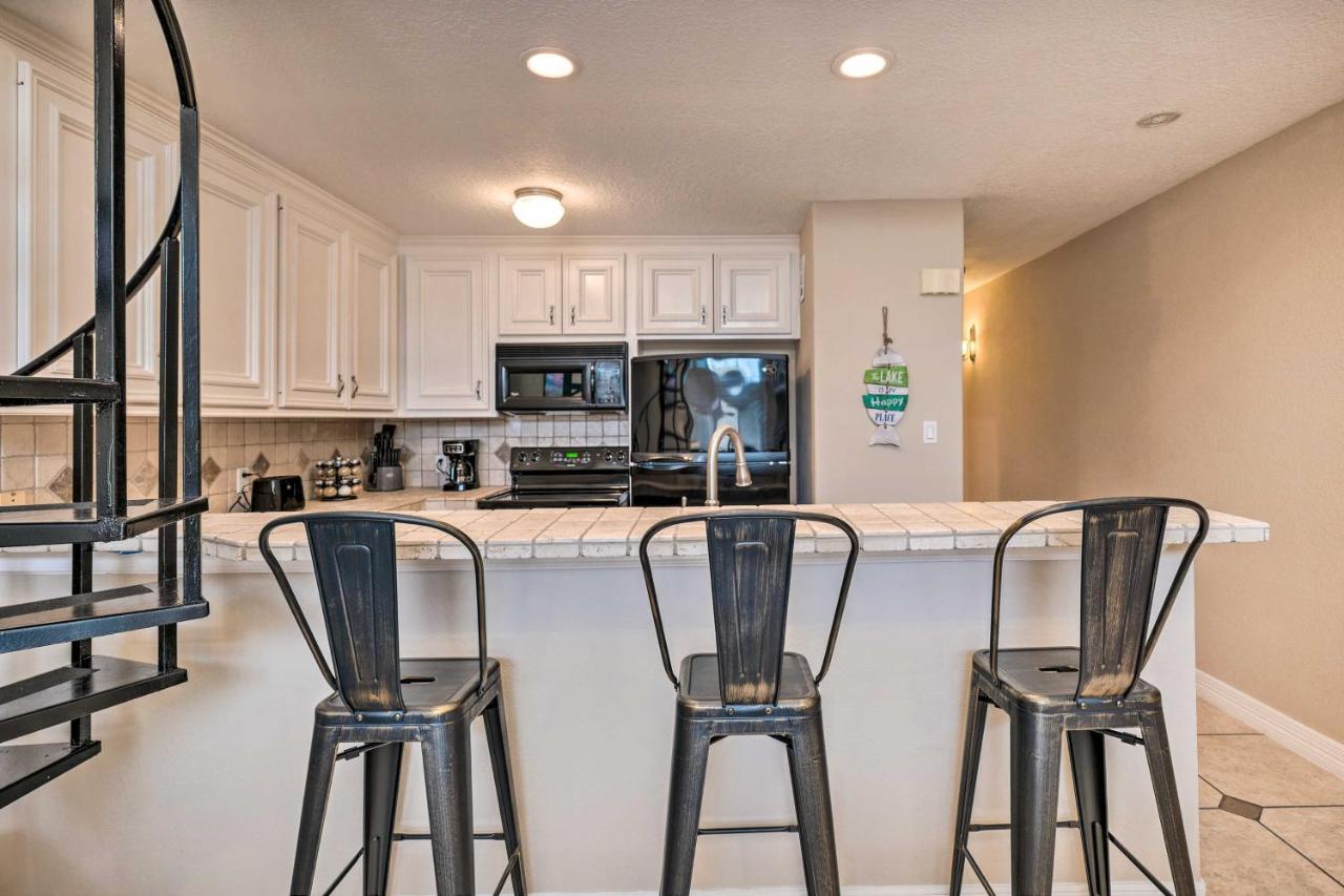 Idyllic Montgomery Condo With Pool And Lake View! Bagian luar foto