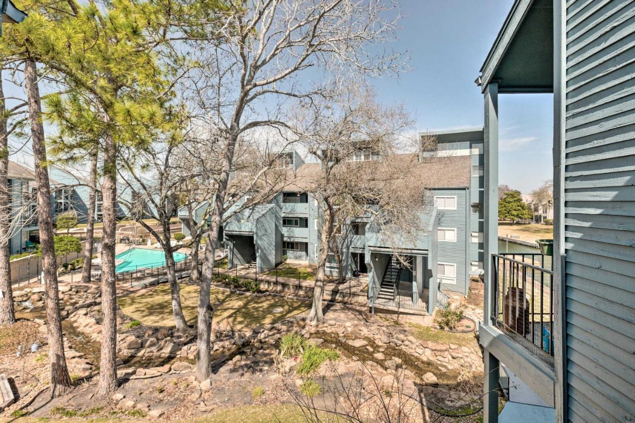 Idyllic Montgomery Condo With Pool And Lake View! Bagian luar foto