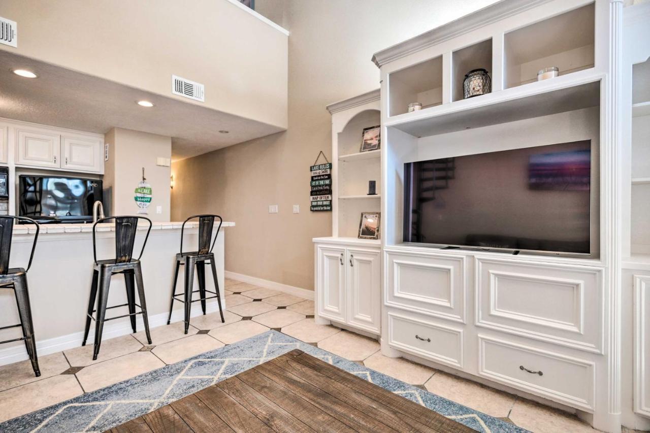 Idyllic Montgomery Condo With Pool And Lake View! Bagian luar foto