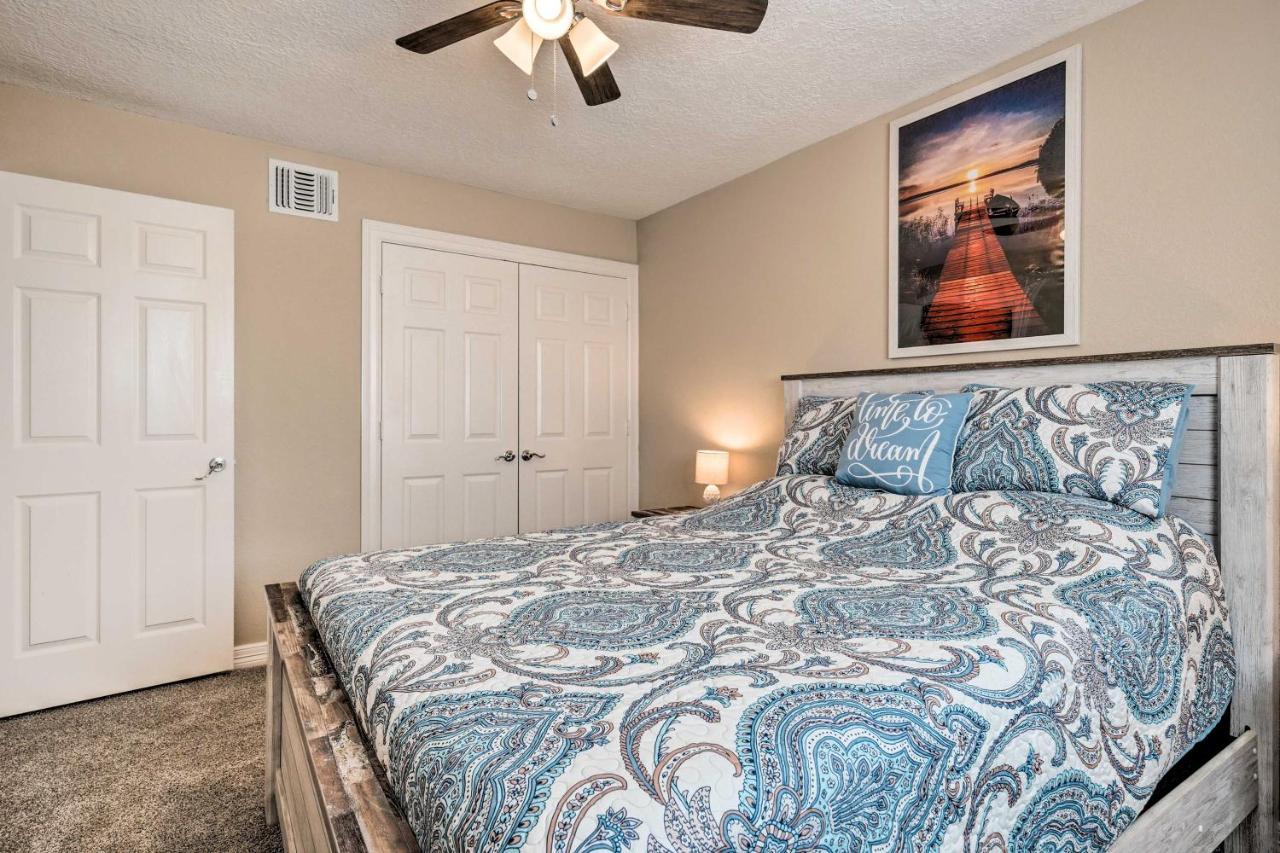 Idyllic Montgomery Condo With Pool And Lake View! Bagian luar foto